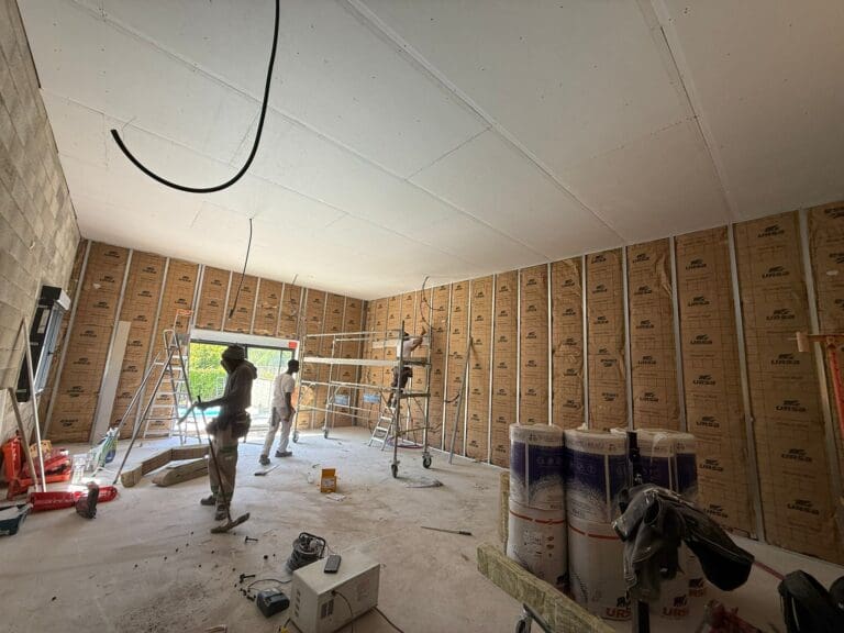 Extension d'une maison : Isolation, placo et peinture